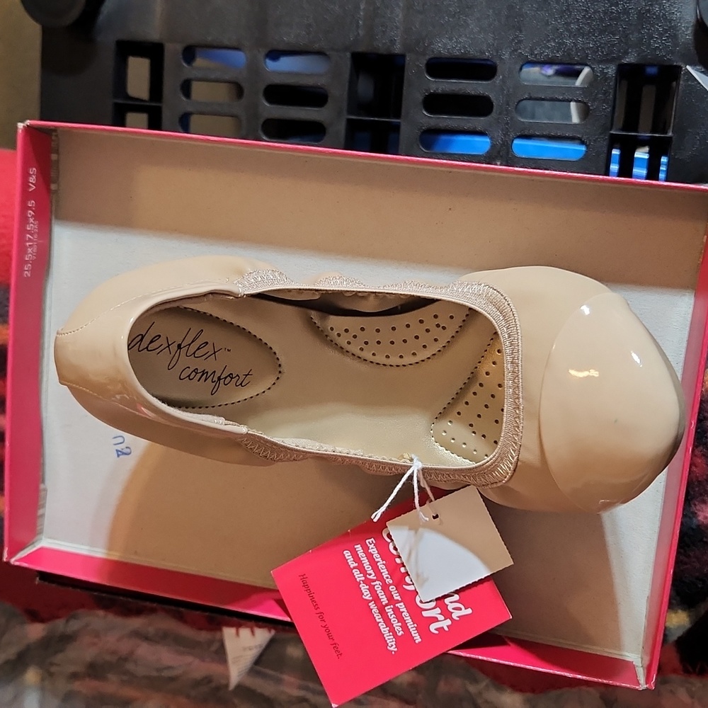 Dex Flex comfort shoes. Women's size 8 and 1/2 nude color.